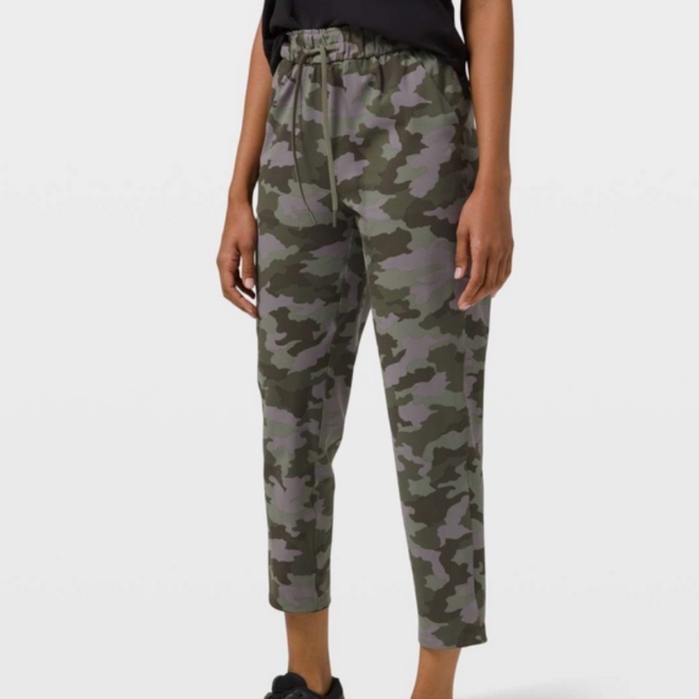 Lululemon Keep Moving Pant 7/8 High-Rise Heritage 365 Camo Dusky Lavender, Sz 4 - Picture 2 of 10